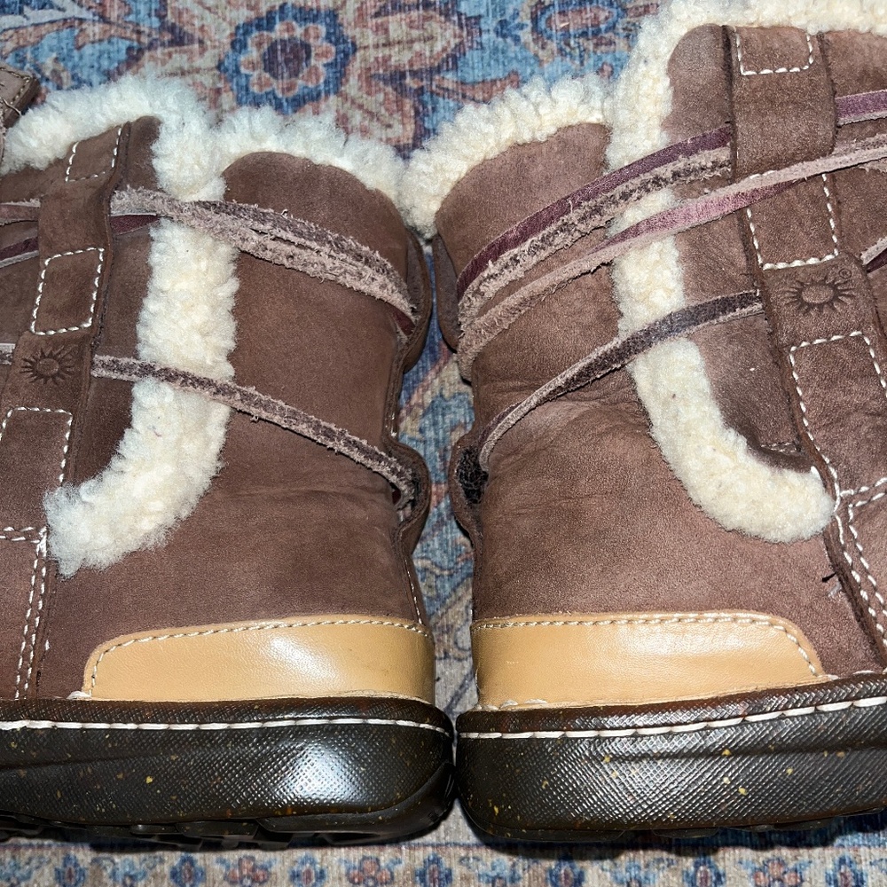 UGG Booties (7), Australia 5587 Brown Suede Leather Sheepskin - Picture 13 of 16
